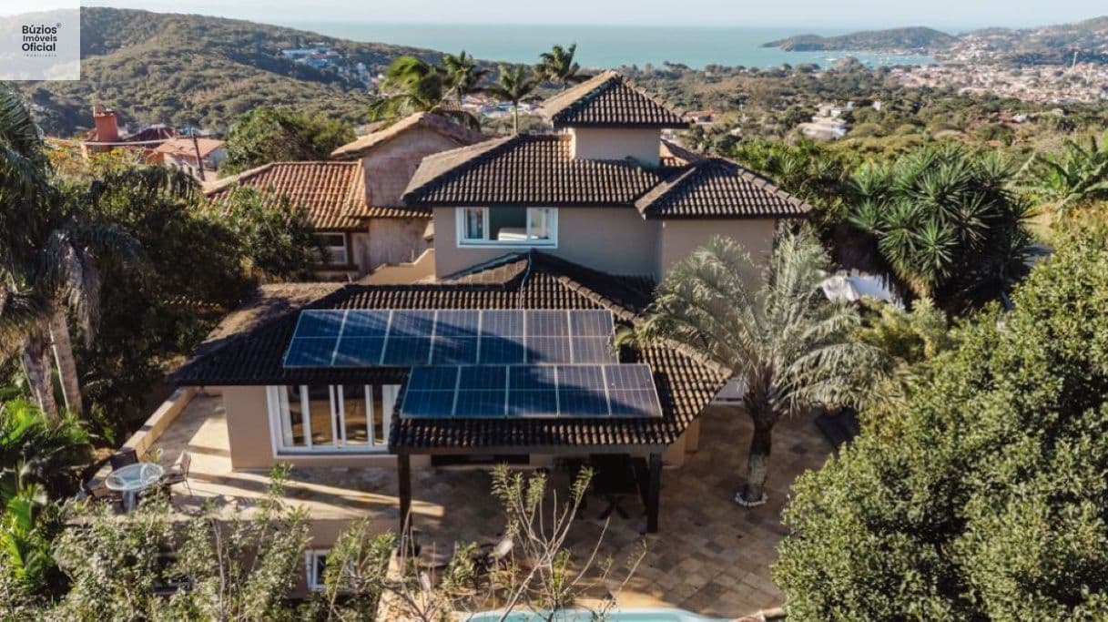 Casa à venda em Búzios com 4 suítes e vista mar