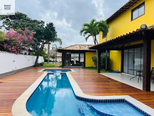 Casa Alto Padrão a 50 metros da Praia de Manguinhos em Búzios