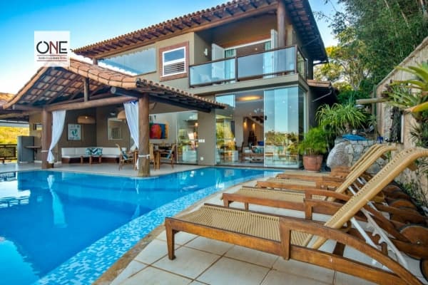 Casa Alto Padrão para Venda e Aluguel em Ferradura Armação dos Búzios-RJ