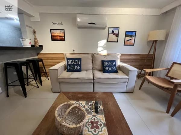 Casa reformada em Condomínio, com 2 suítes, em Geribá.
