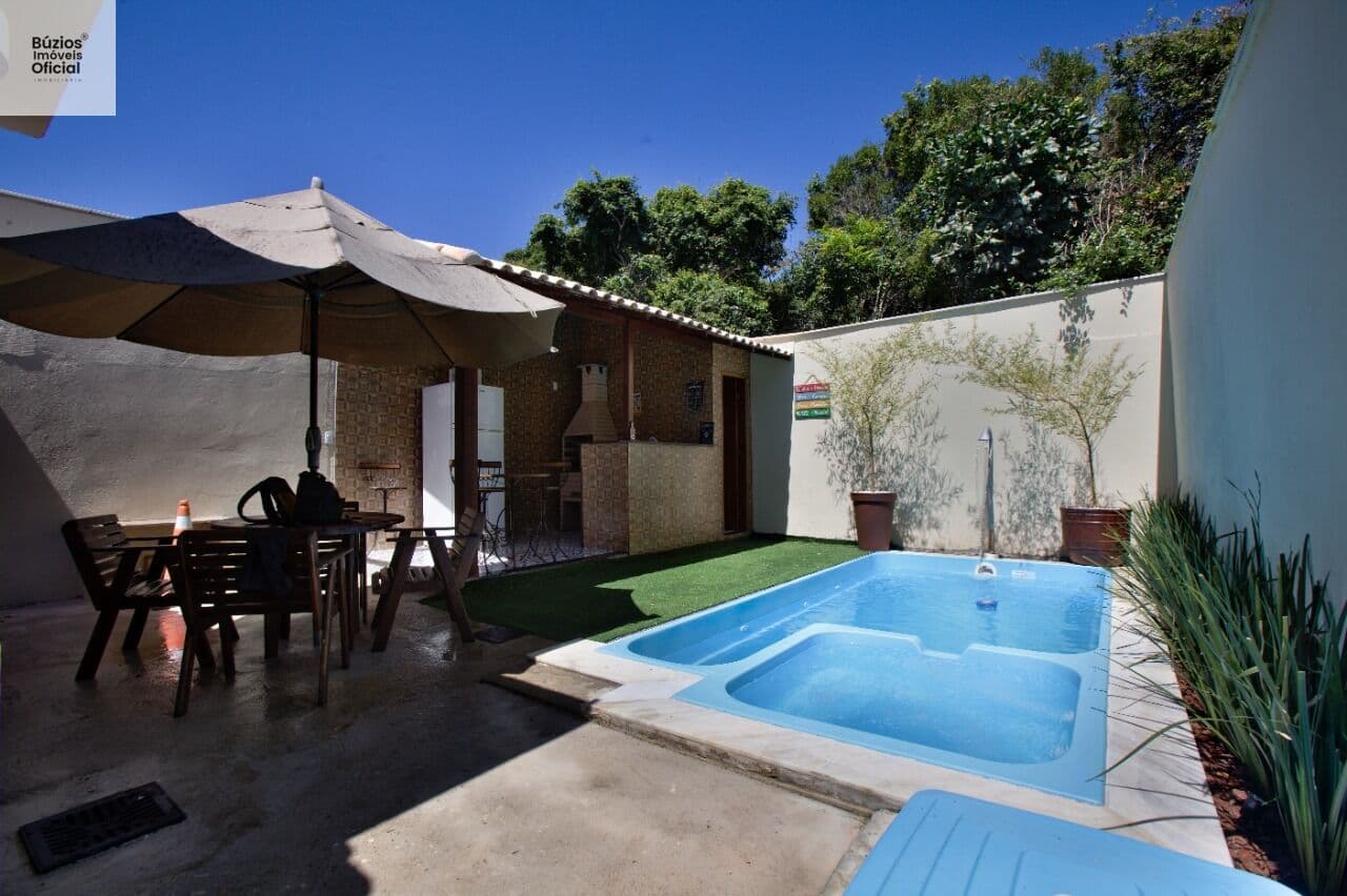 Casa de rua com piscina e área gourmet