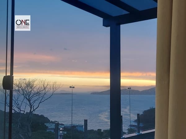 Casa Alto Padrão para Venda e Aluguel em Ferradurinha Armação dos Búzios-RJ