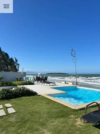 Casa em Condomínio pé na areia