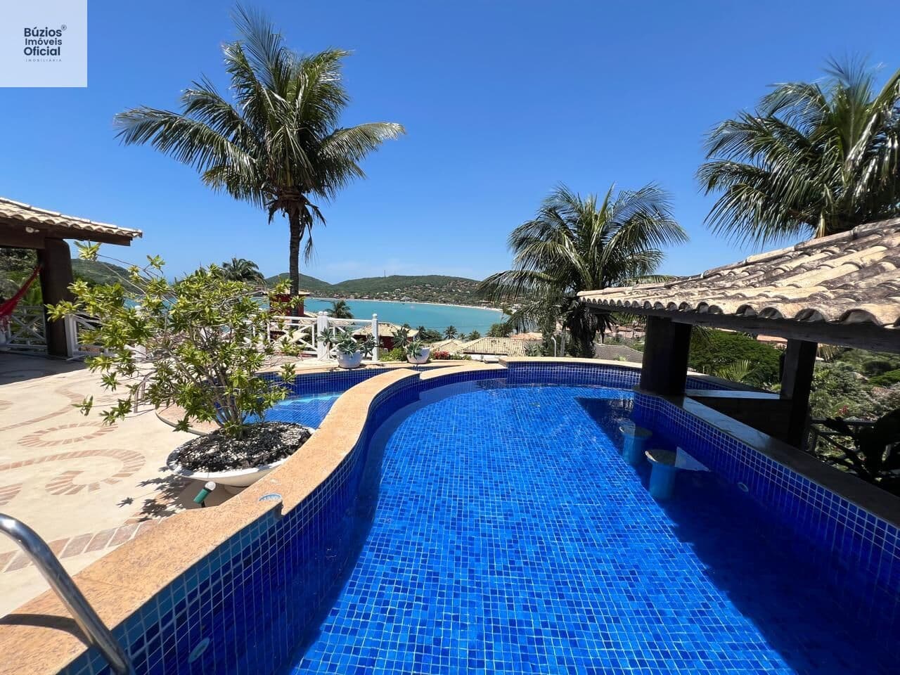 Casa Alto Padrão com uma das melhores vista para Praia da Ferradura!