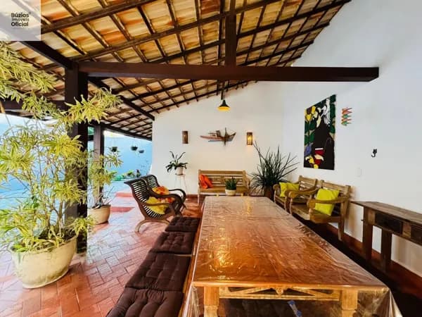 Casa Linear com 3 quartos, quintal e linda área gourmet.
