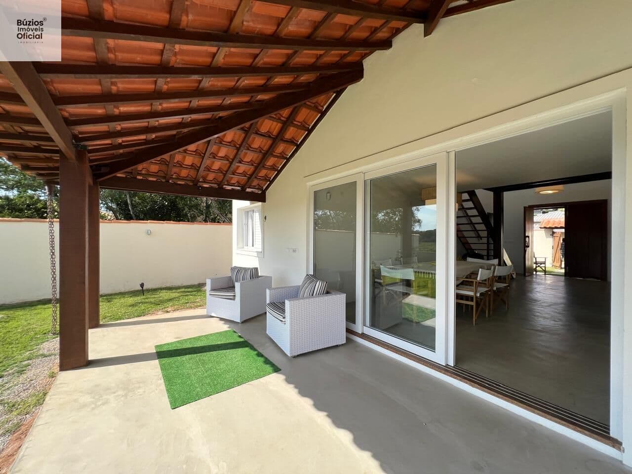 Casa em Condomínio semi nova com 4 quartos, aluguel em Búzios.