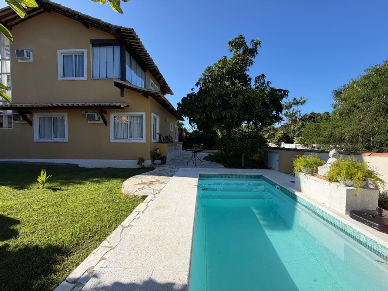 Casa em Condomínio para Venda e Aluguel em Ferradura Armação dos Búzios-RJ