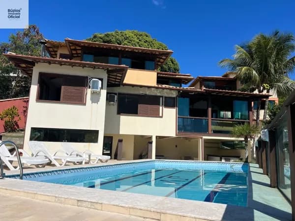 Casa à venda com 8 suítes, a 500 metros da Praia de Geribá.