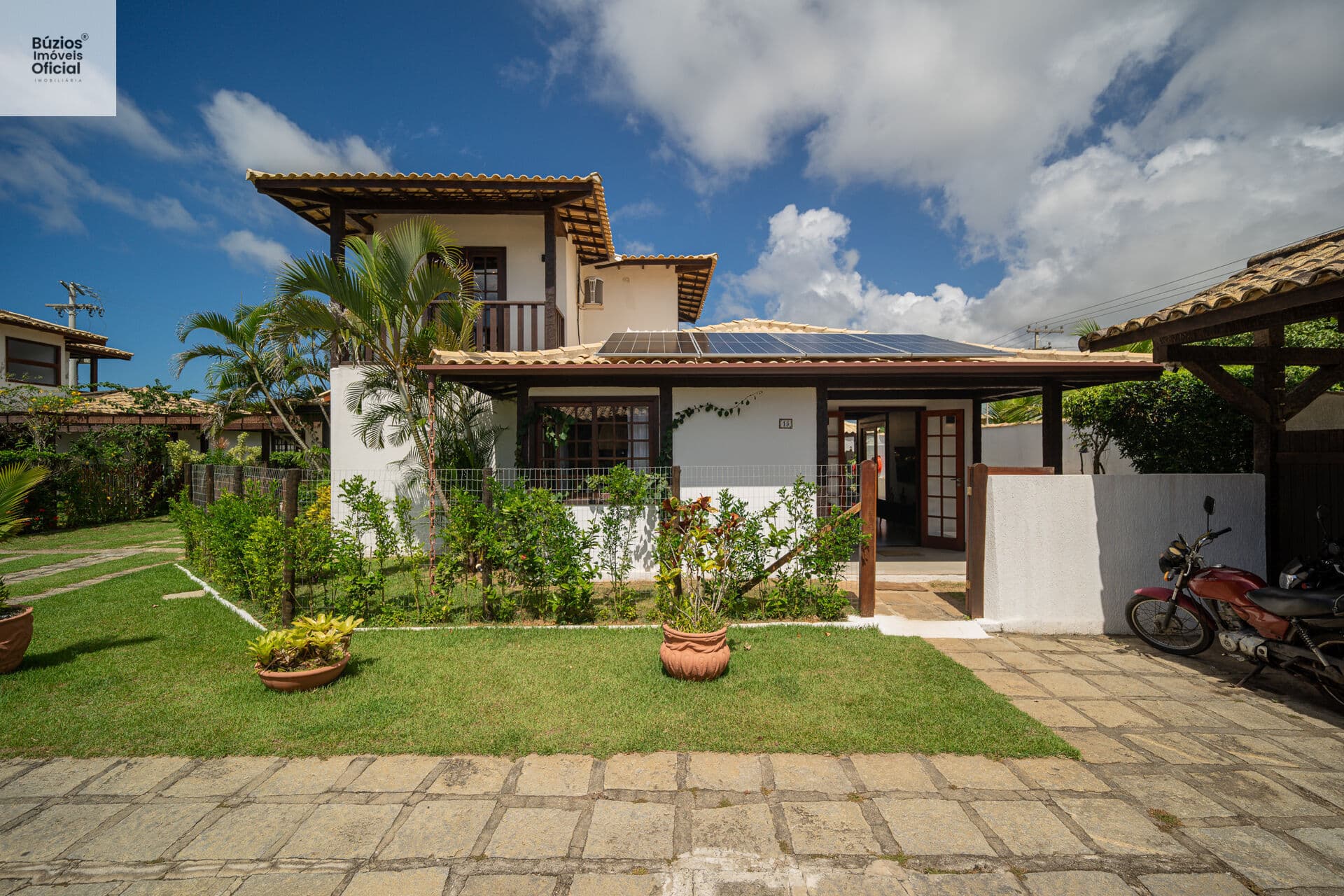 Casa em Condomínio. Toda reformada, Impecável. Com área gourmet.