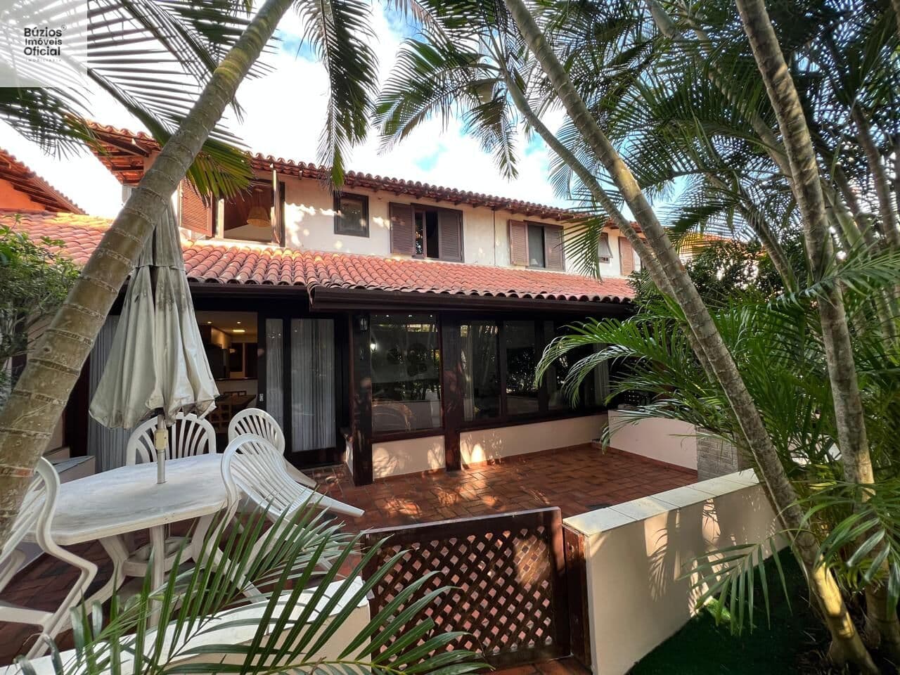 Casa em Condomínio 4 quartos, segunda quadra da praia de Manguinhos.
