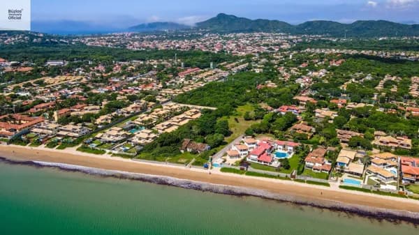 Casa na planta, em condomínio pé na areia Manguinhos / Búzios