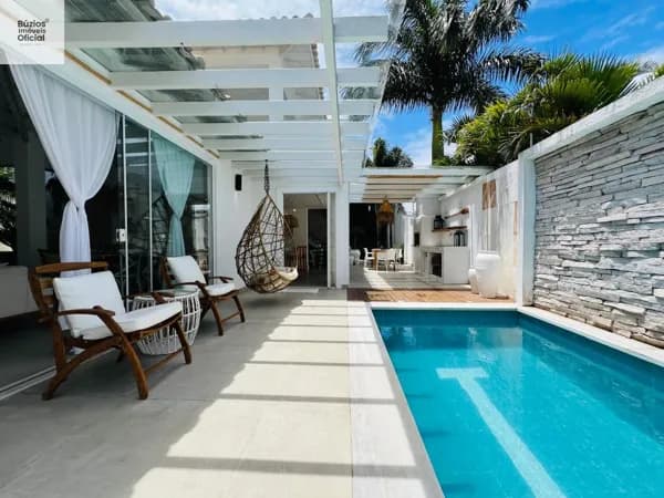 Casa Alto Padrão à venda em Búzios, 6 suítes e piscina privativa.