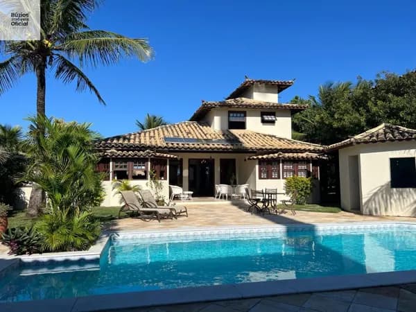 Casa em Condomínio com piscina privativa e área gourmet