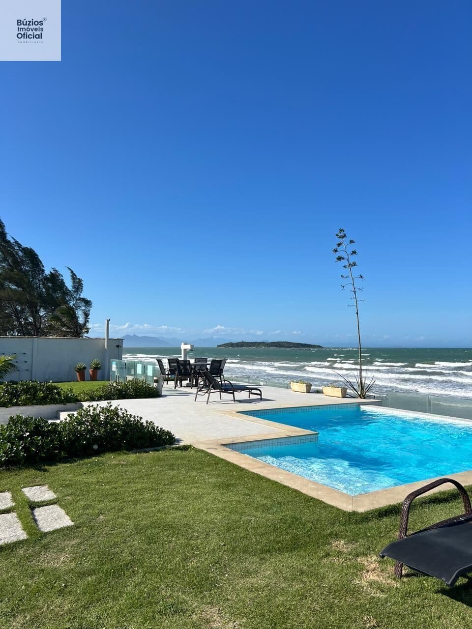 Casa em Condomínio pé na areia
