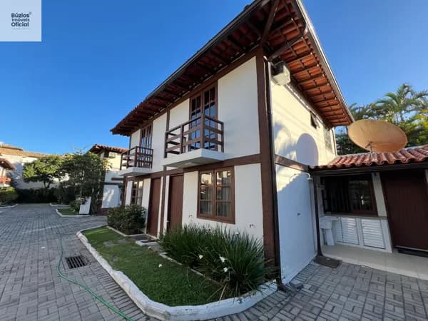 Casa reformada em Condomínio com 2 quartos, em Geribá.