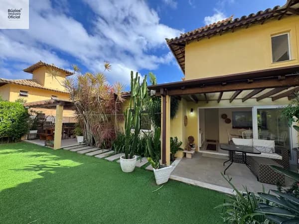 Casa em Condomínio com 4 suítes e área de lazer, em Ferradura, Búzios.