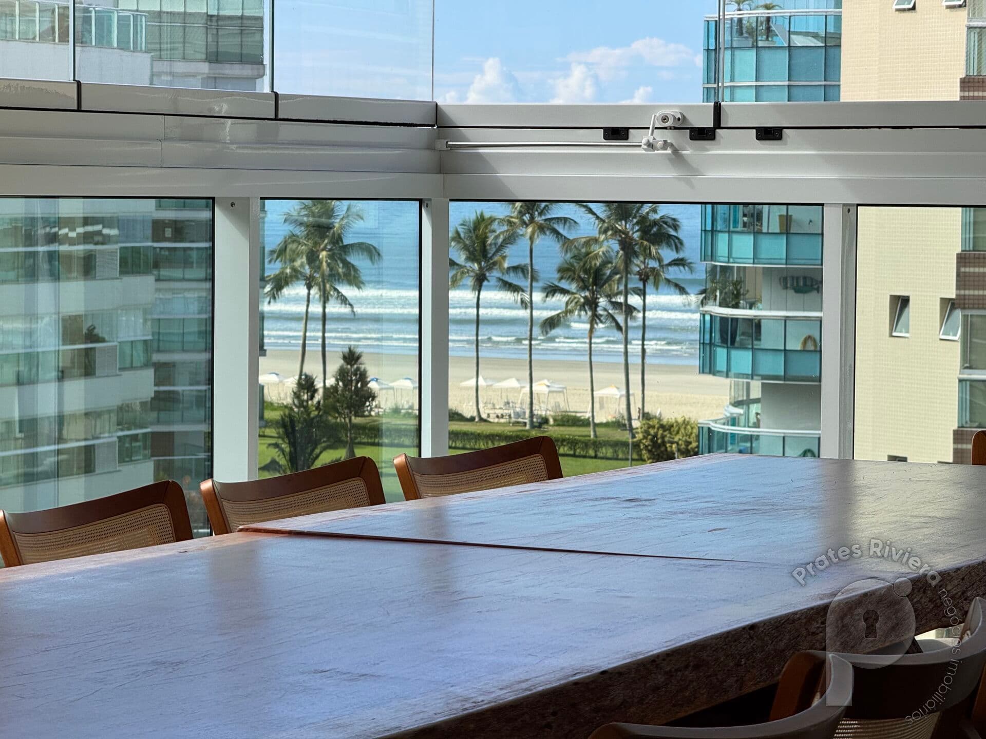 Apartamento pé na areia de alto Padrão a venda em Riviera