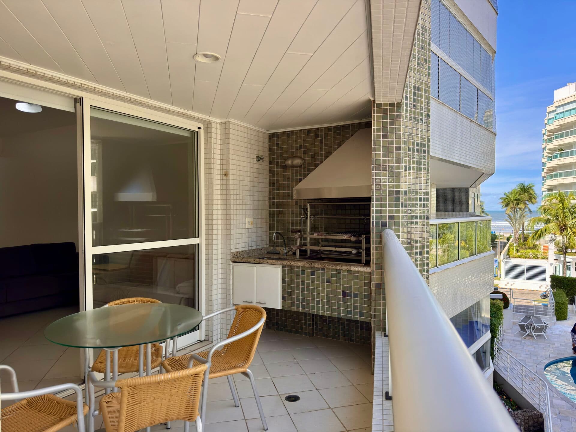 Apartamento Vista para o Mar à Venda na Riviera | 3 Suítes | 50m da Praia