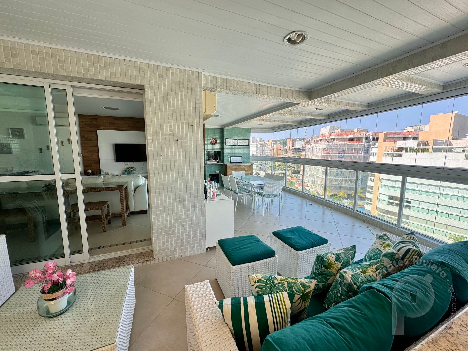 Cobertura mobiliada à venda na Riviera de São Lourenço