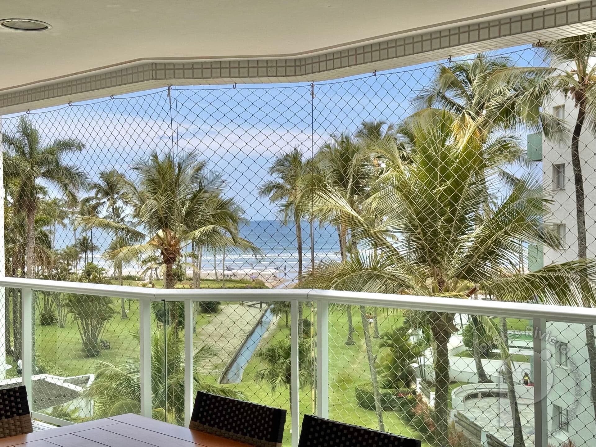Apartamento pé na areia de alto Padrão a venda Riviera