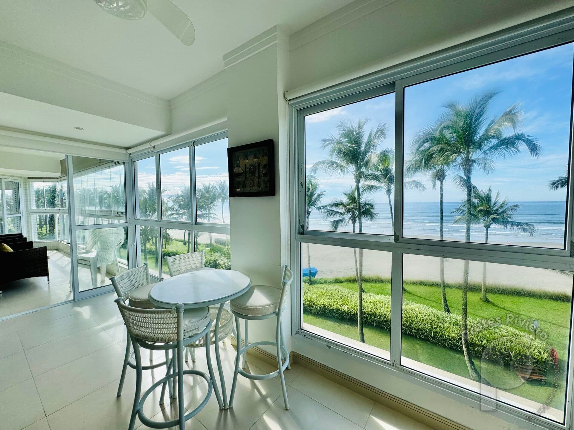 Apartamento Frente ao Mar – Pé na Areia na Riviera de São Lourenço!