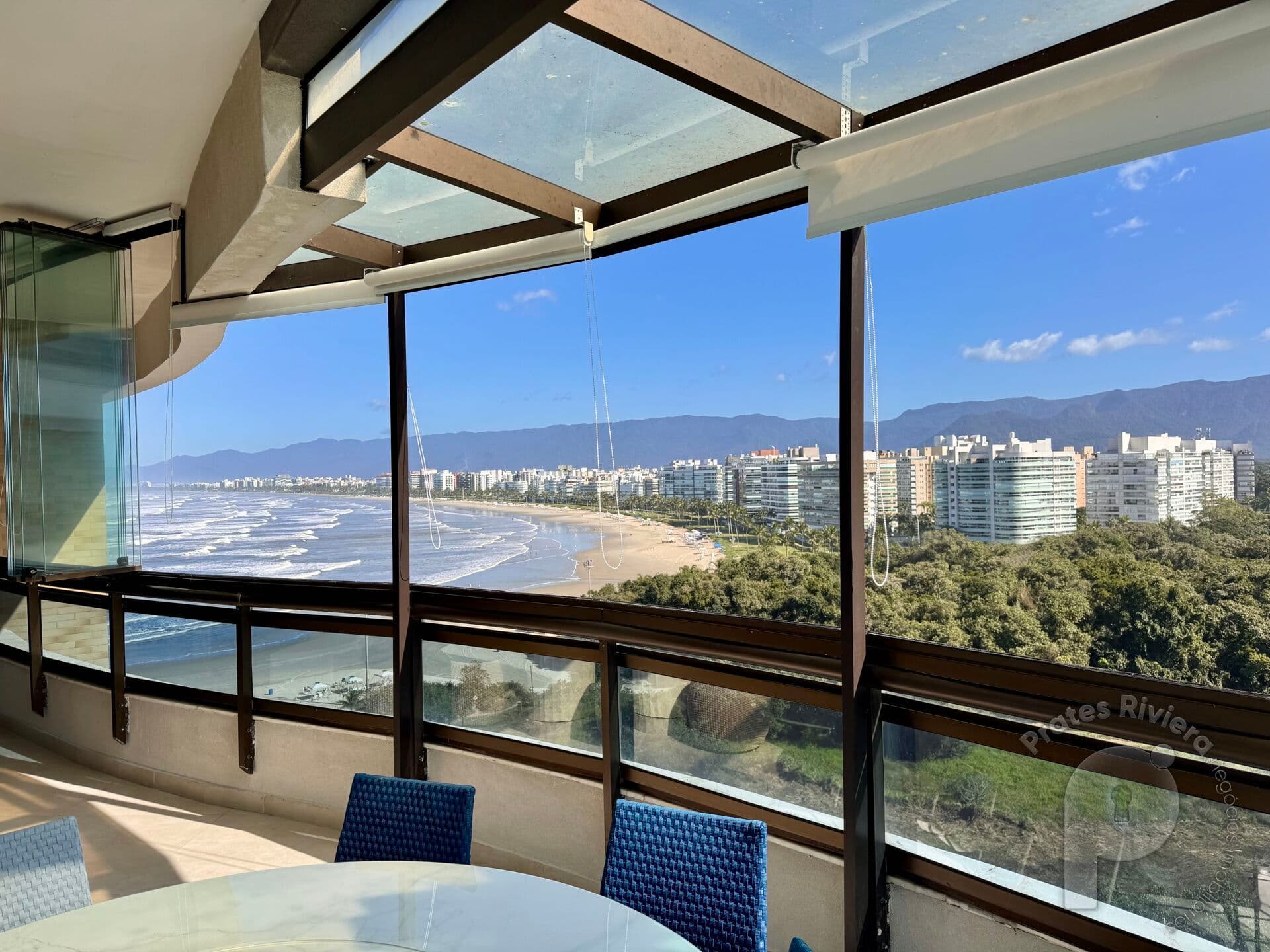 Apartamento a beira mar com vista frontal praia da Riviera