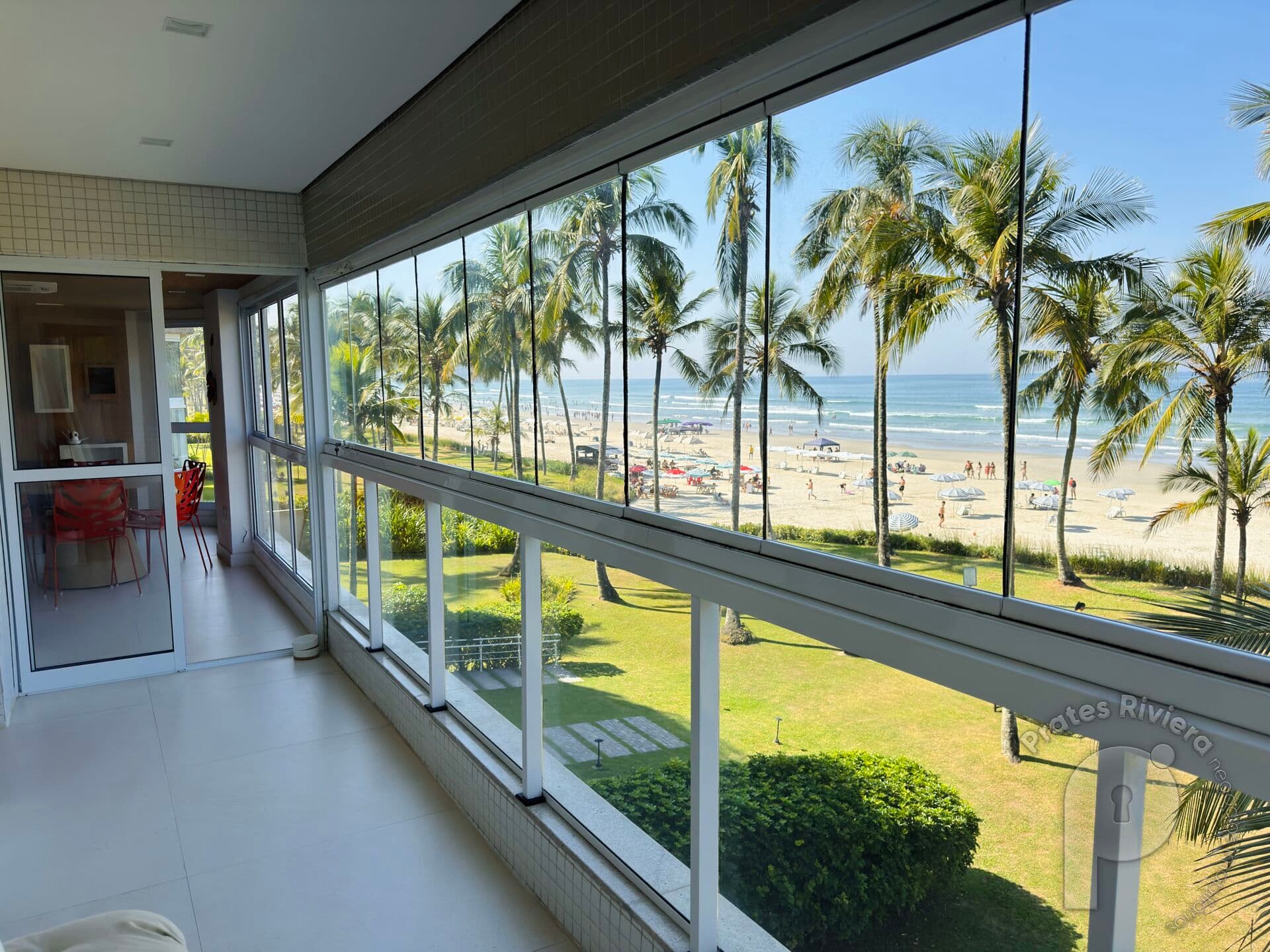 Apartamento Frente ao Mar à Venda na Riviera de São Lourenço | Pé na Areia | 3 Dormitórios | 147m²