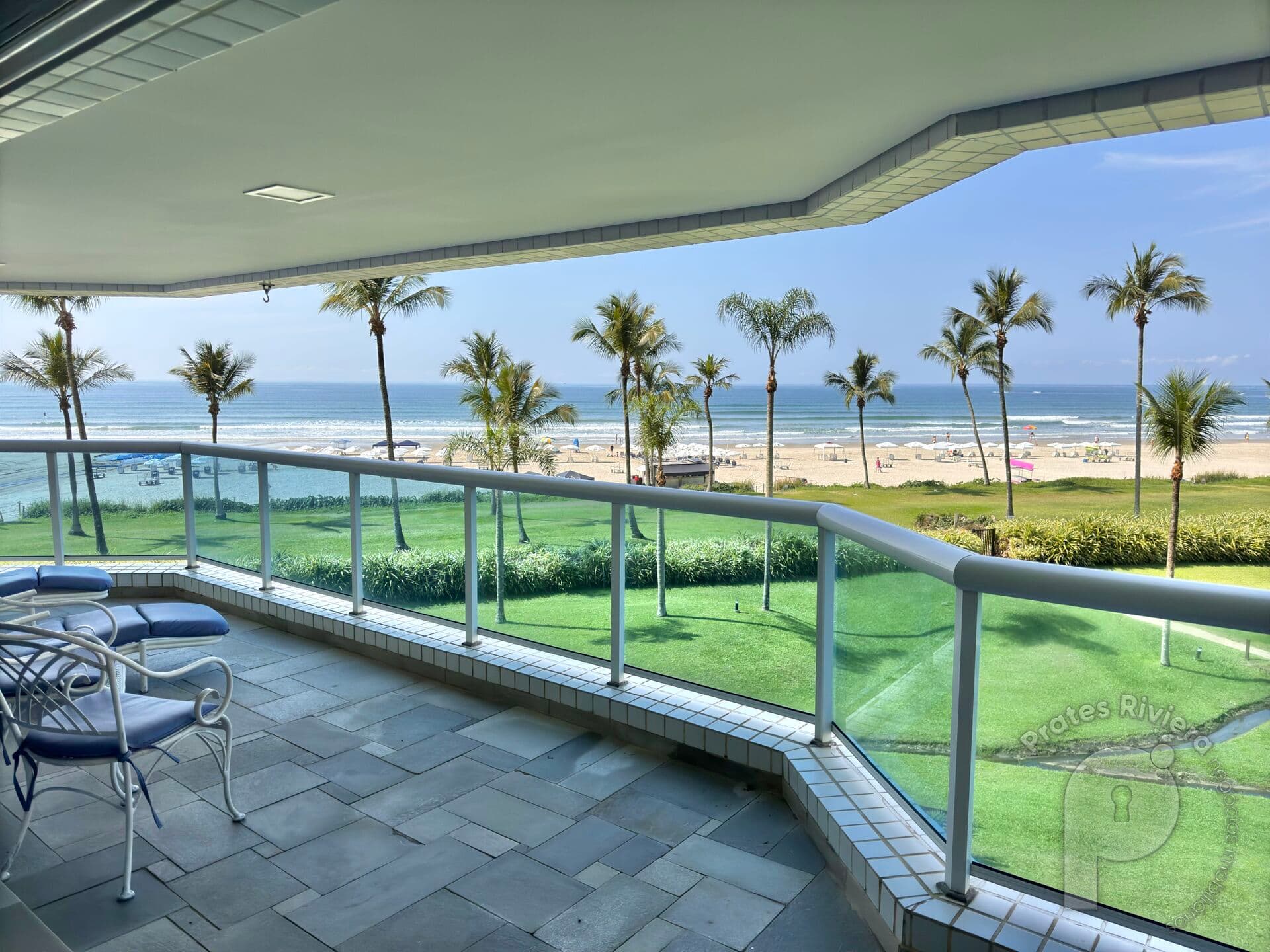 Apartamento Pé na Areia à Venda na Riviera de São Lourenço | Vista Frontal para o Mar