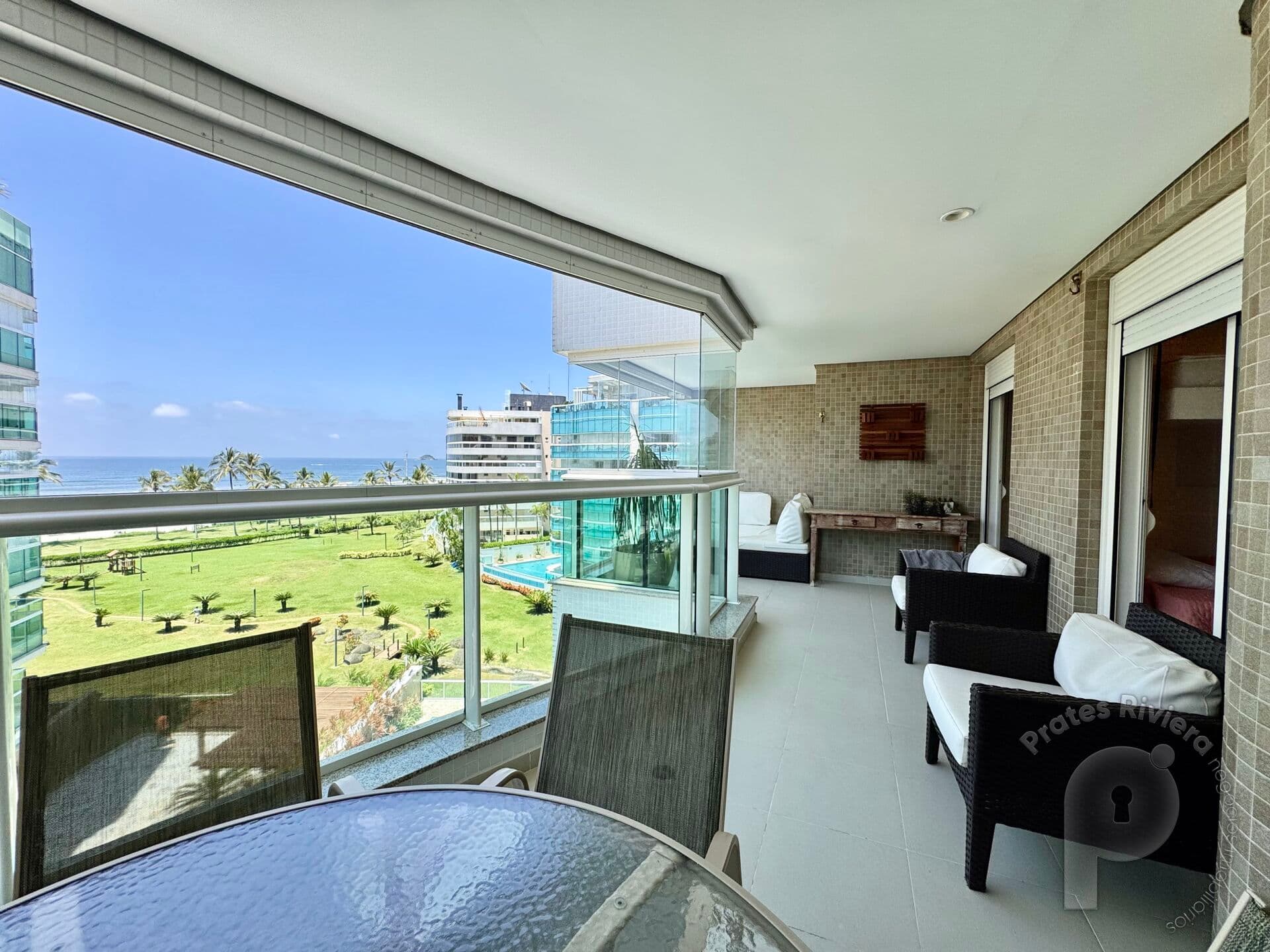 Apartamento Pé na Areia à Venda – Riviera de São Lourenço