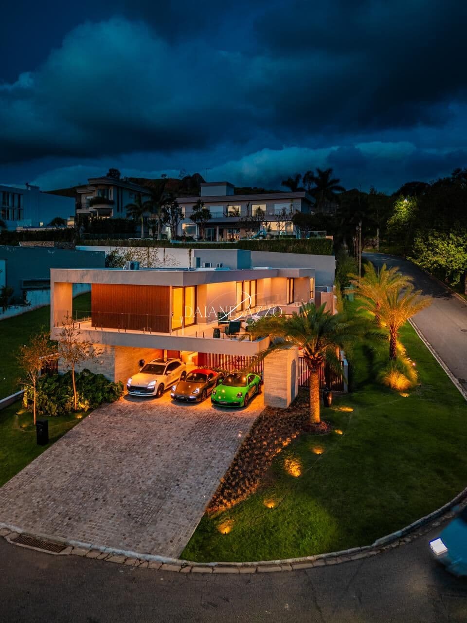Casa contemporânea à venda em Alphaville com vista deslumbrante e 4 suítes