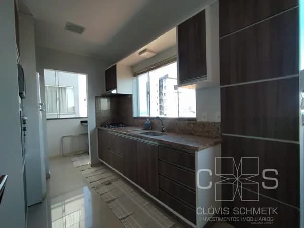 Apartamento com 3 dormitórios à 150 metros da Praia