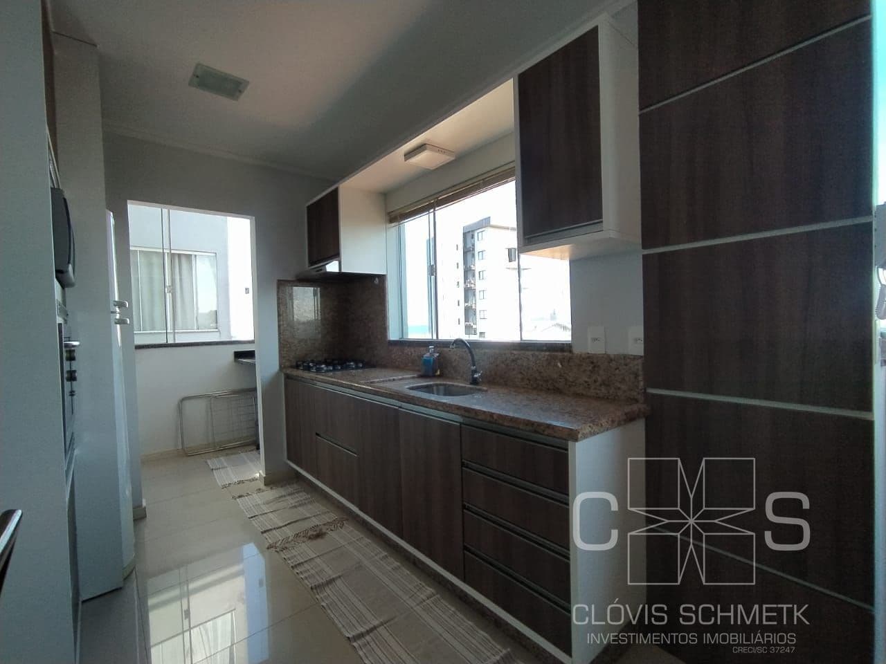 Apartamento com 3 dormitórios à 150 metros da Praia