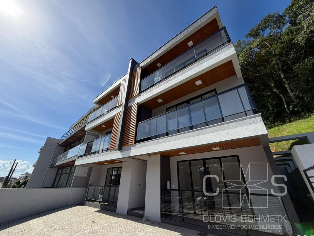 Apartamento Quadra MAR de Frente para Avenida