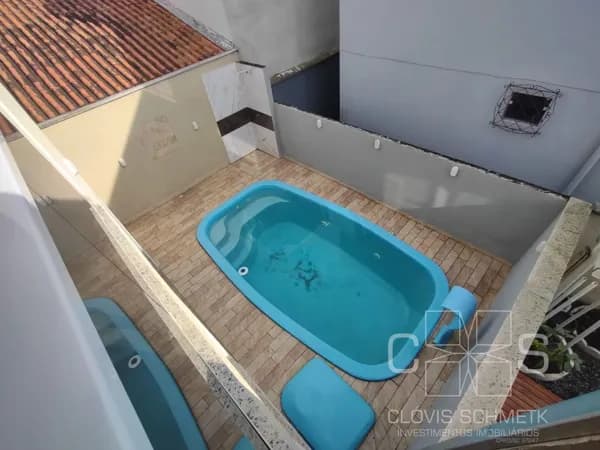 SOBRADO COM PISCINA