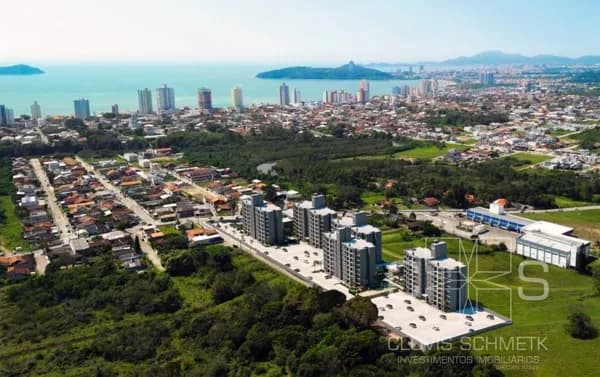 APARTAMENTO NA PLANTA EM PIÇARRAS