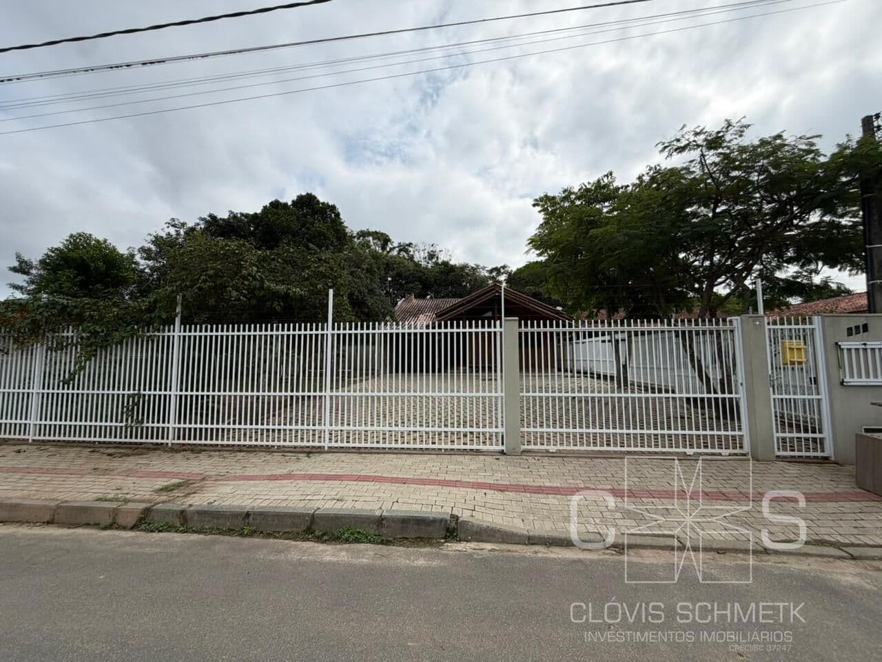 Casa Térrea em rua Asfaltada