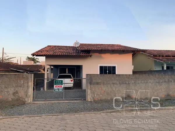 CASA ÚNICA NO TERRENO