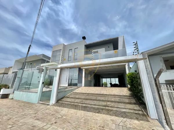 Casa 4 Dormitórios de Alto Padrão