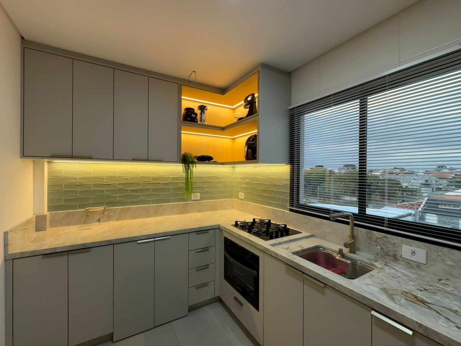 Apartamento mobiliado com churrasqueira perto da UFPR