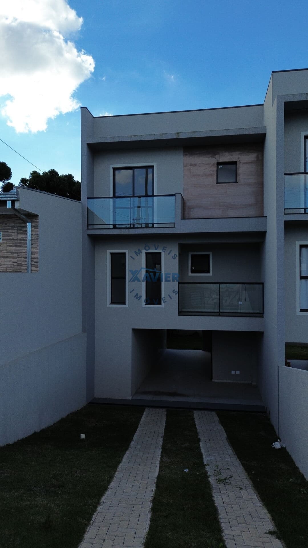 Sobrado 3 quartos (1 suíte) com churrasqueira no Itaboa