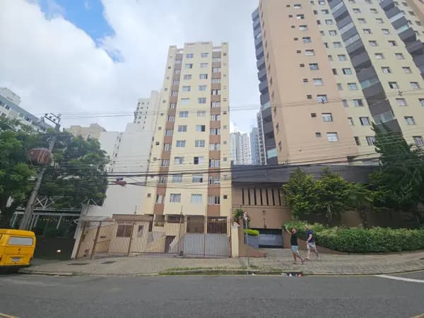 Apartamento à venda no bairro Cristo Rei em Curitiba/PR