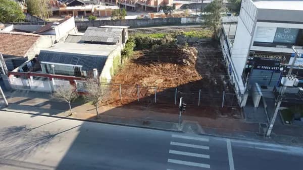 Área à venda no bairro Barreirinha em Curitiba/PR