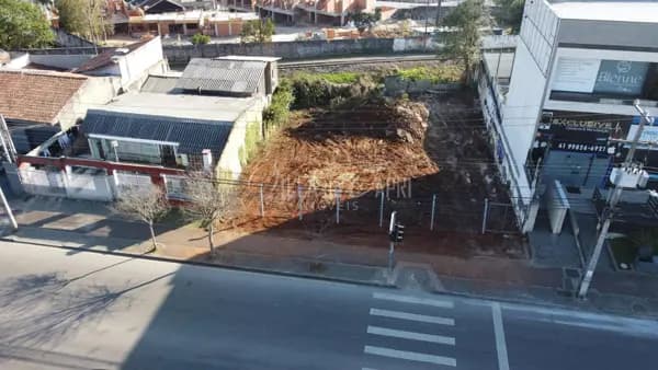 Área à venda no bairro Barreirinha em Curitiba/PR