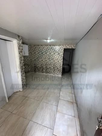 CASA À VENDA EM COLOMBO