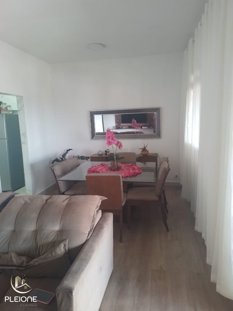Imóvel contendo 2 casas individualizadas