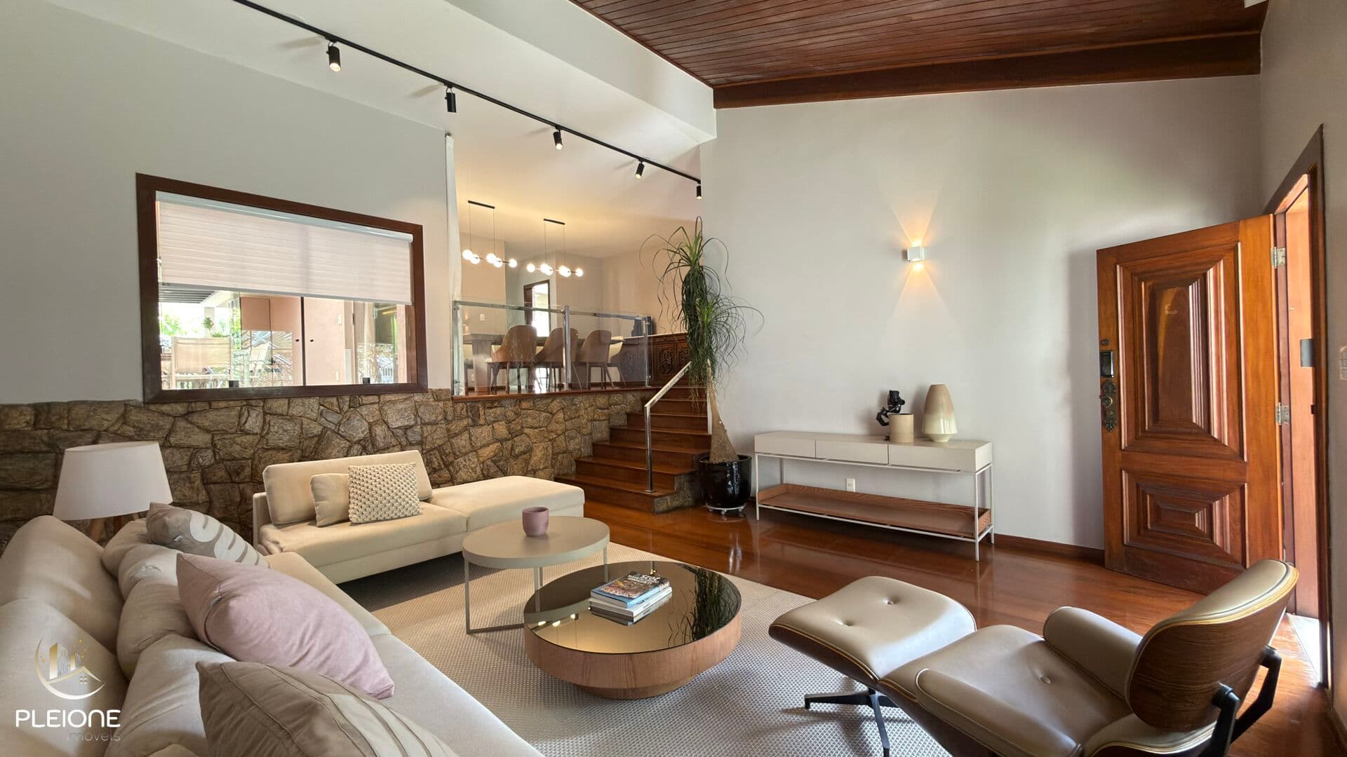 Casa de alto padrão duplex á venda no Bairro Santa Lúcia- Belo Horizonte /Mg
