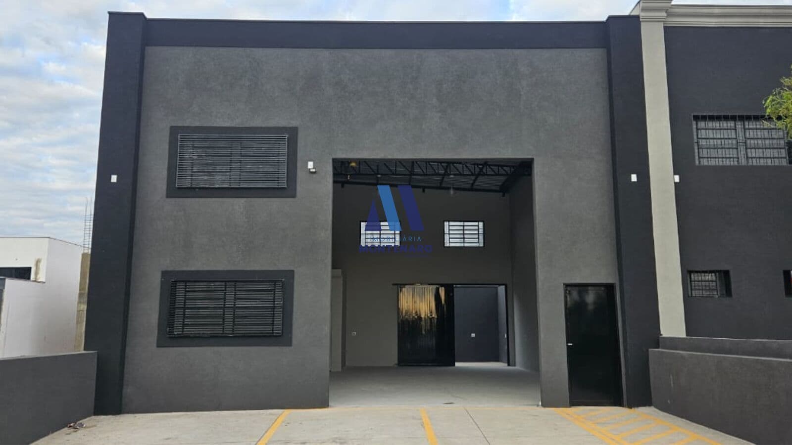 BARRACÃO RECÉM CONSTRUÍDO PARA LOCAÇÃO NO MAIS PARQUE