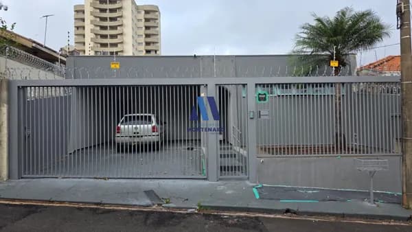 CASA Á VENDA NO ERCÍLIA