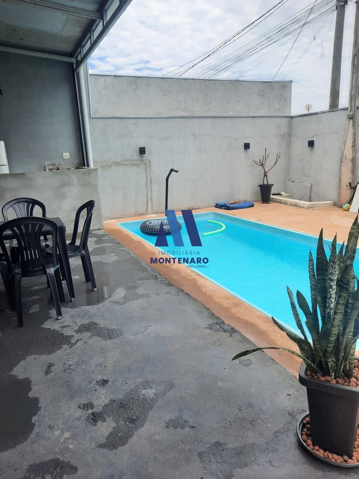 CASA COM ÁREA DE LAZER À VENDA NO SÃO THOMAZ