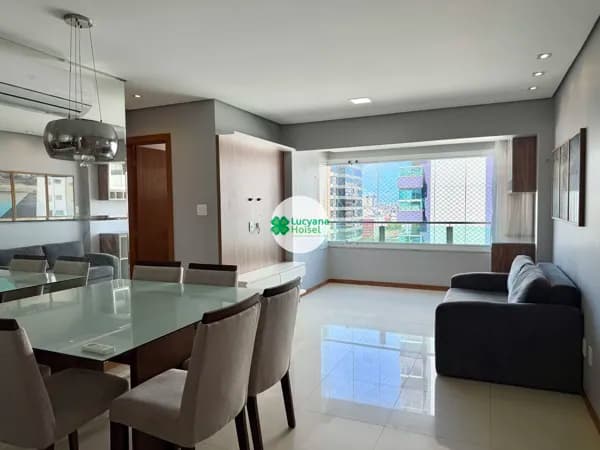 Apartamento 02 quartos, sendo uma suíte, 2 garagens
